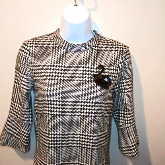 H&M Retro Style Black & White Houndstooth Sequinned Swan Brooch Sheath Dress - Picture 2 of 12